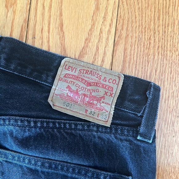 Levi 501 Shorts - Picture 3 of 3